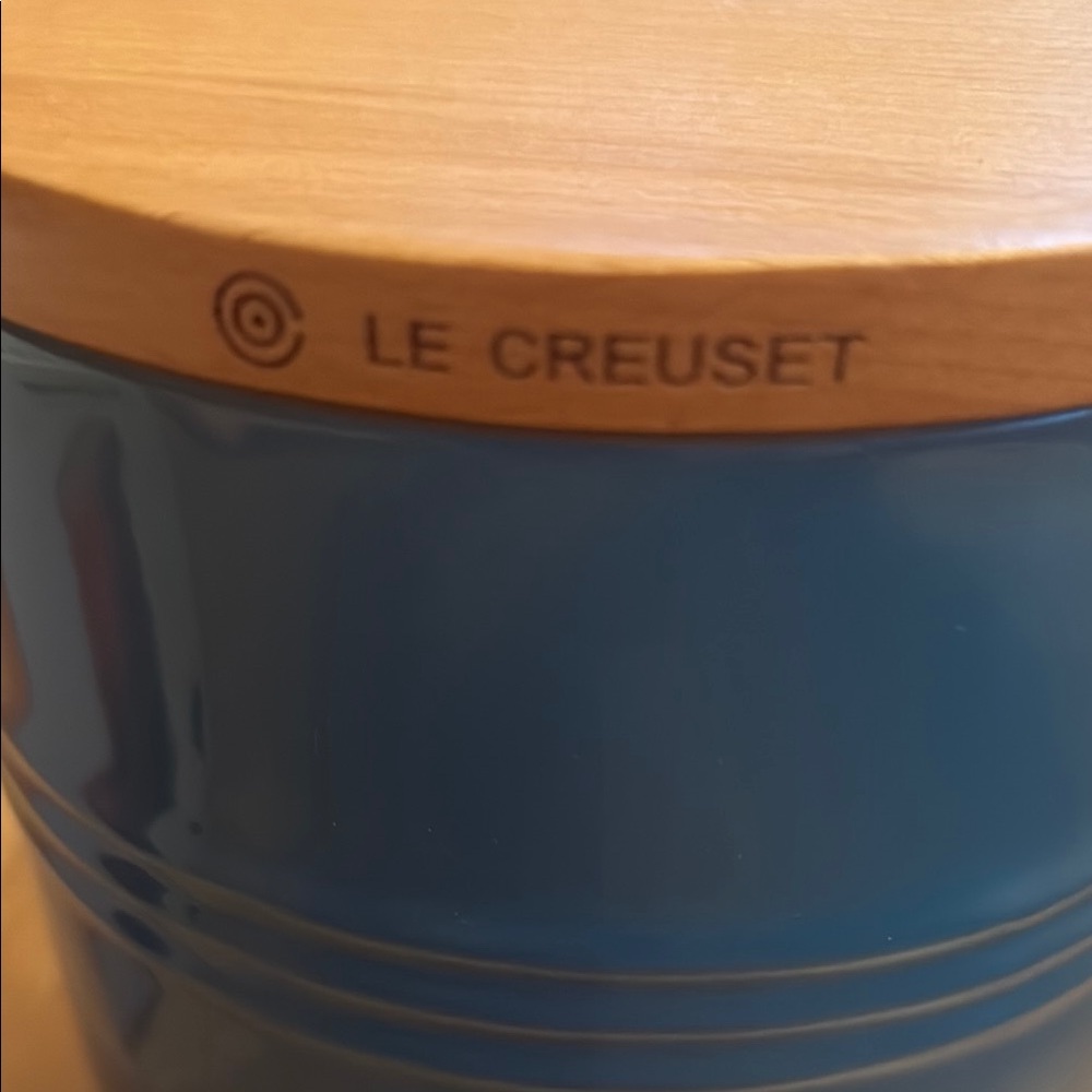 Le Creuset 14cm Large 2.5 quart Canister With Wood Lid Canister, Marseille Blue. - Picture 4 of 10